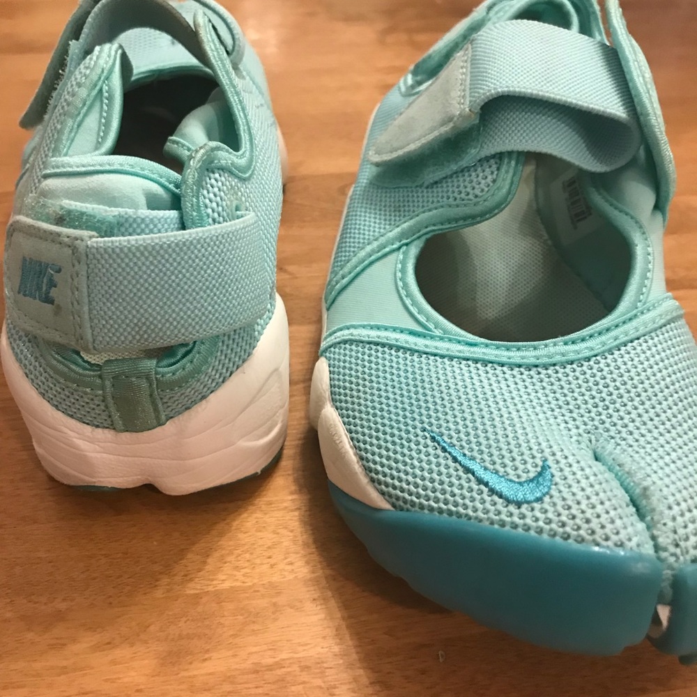 Nike women’s Air Rift Artisan Teal Retro split toe